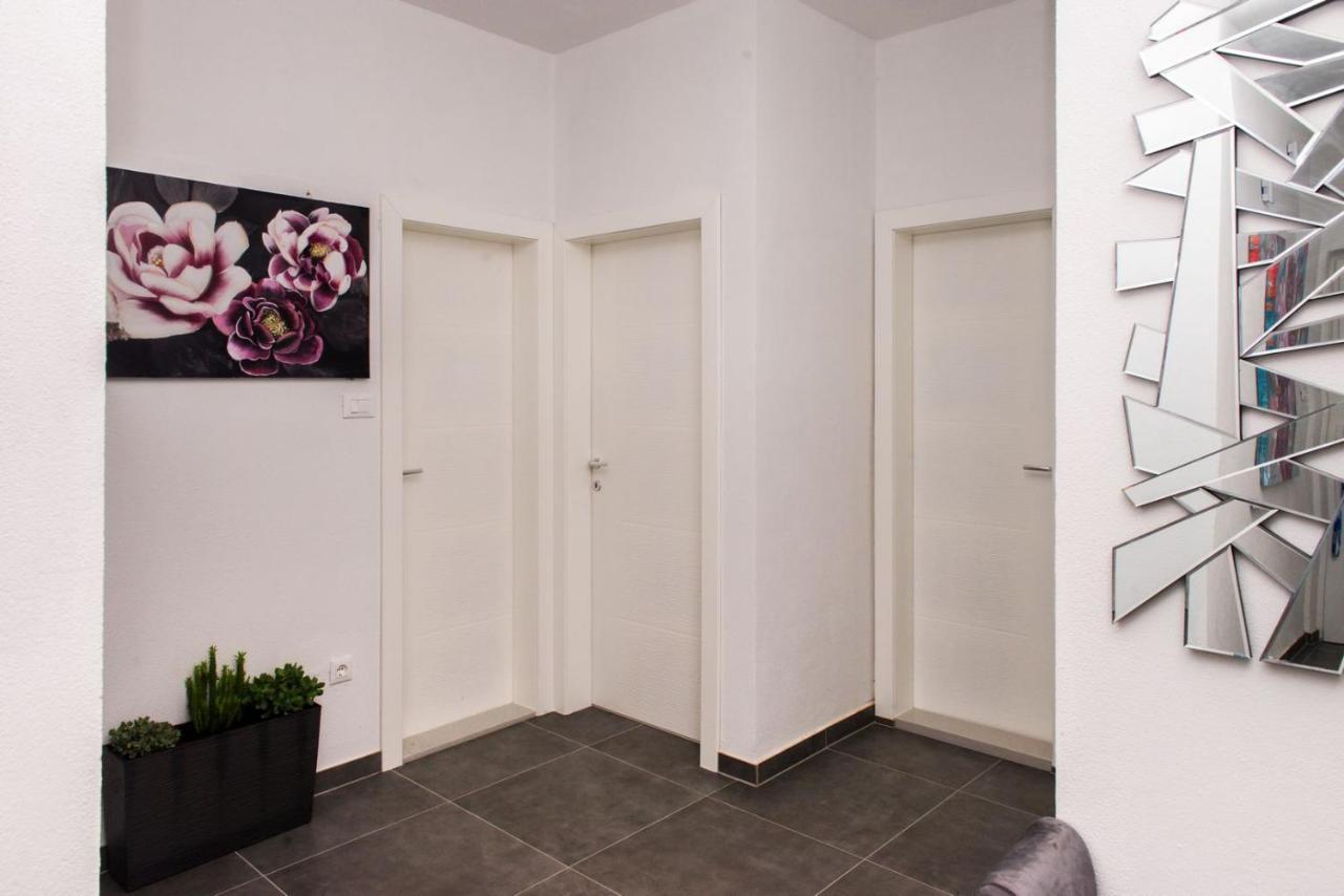 Apartment Lux Elba Kaštela Екстериор снимка