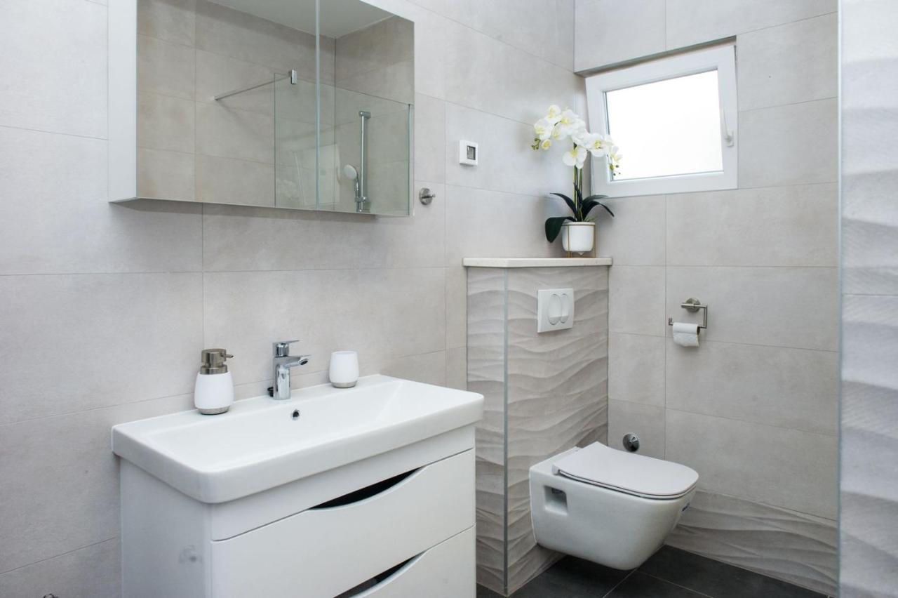 Apartment Lux Elba Kaštela Екстериор снимка