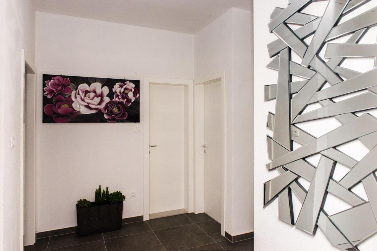 Apartment Lux Elba Kaštela Екстериор снимка